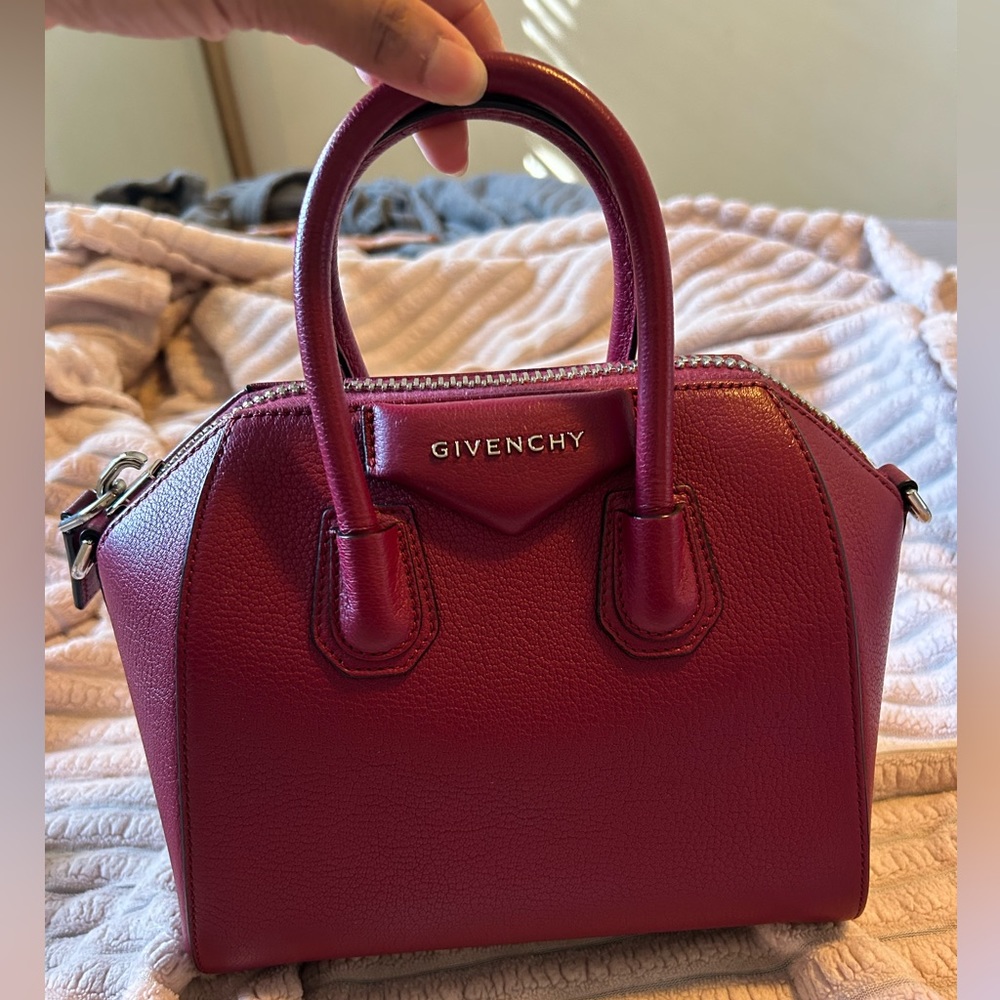 GIVENCHY Antigona Mini. Fig pink color.